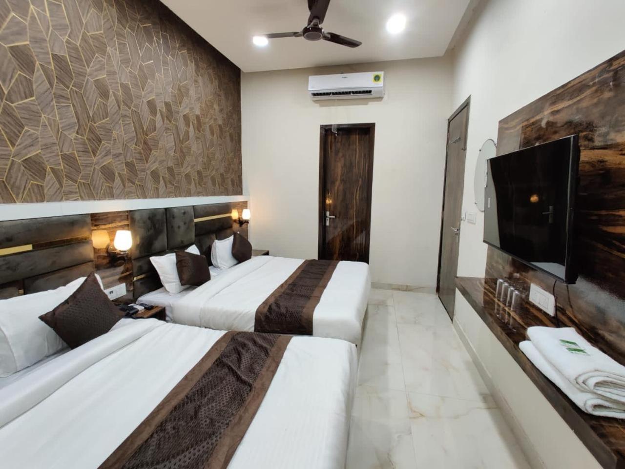 Hotel Gs Amritsar 200 Mtr From Golden Temple Kültér fotó