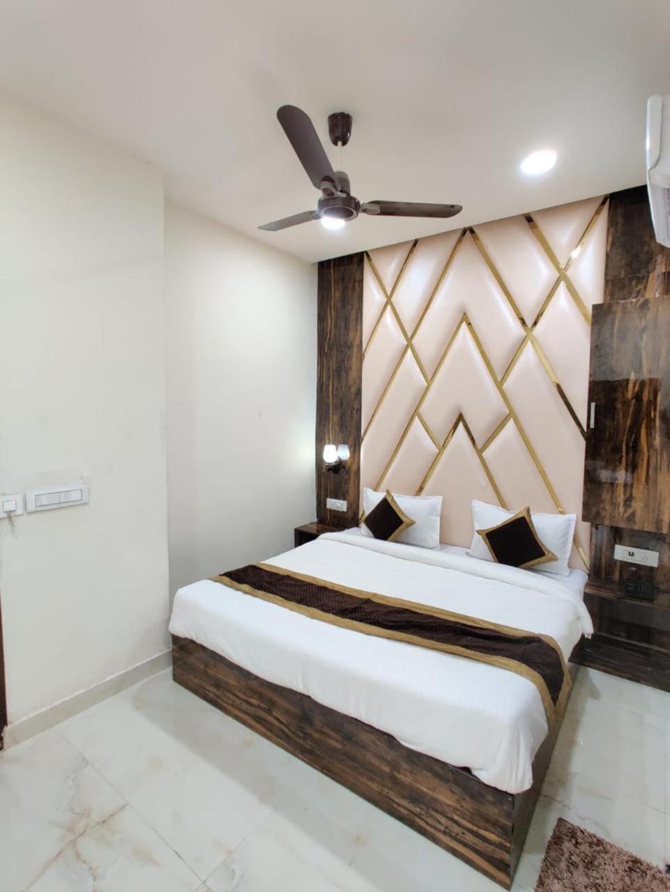 Hotel Gs Amritsar 200 Mtr From Golden Temple Kültér fotó