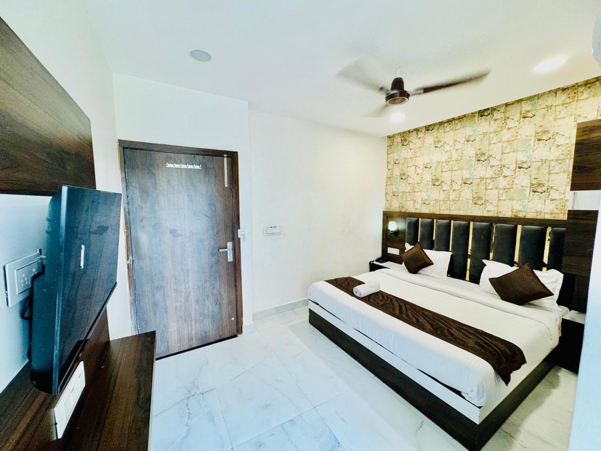 Hotel Gs Amritsar 200 Mtr From Golden Temple Kültér fotó