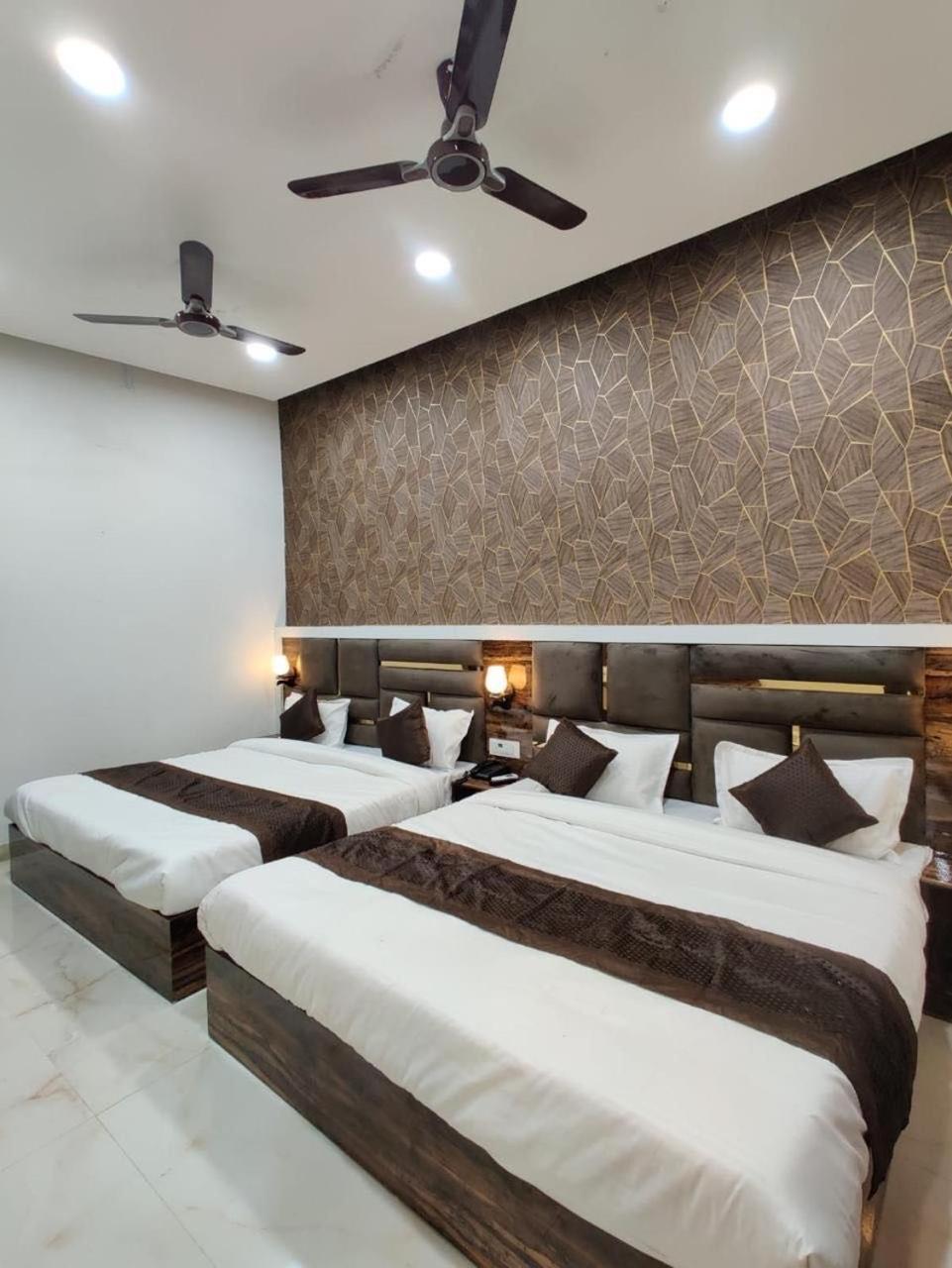 Hotel Gs Amritsar 200 Mtr From Golden Temple Kültér fotó