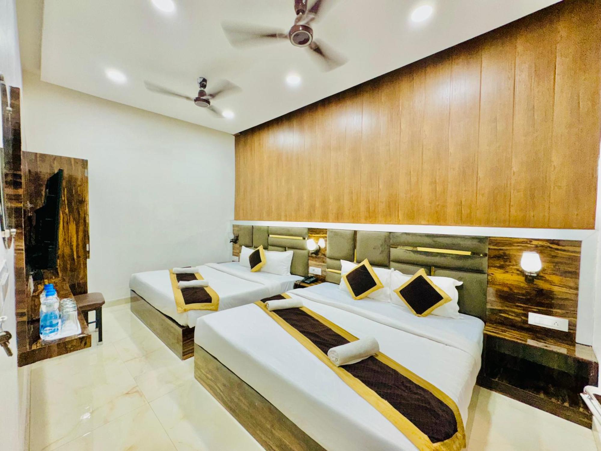 Hotel Gs Amritsar 200 Mtr From Golden Temple Kültér fotó
